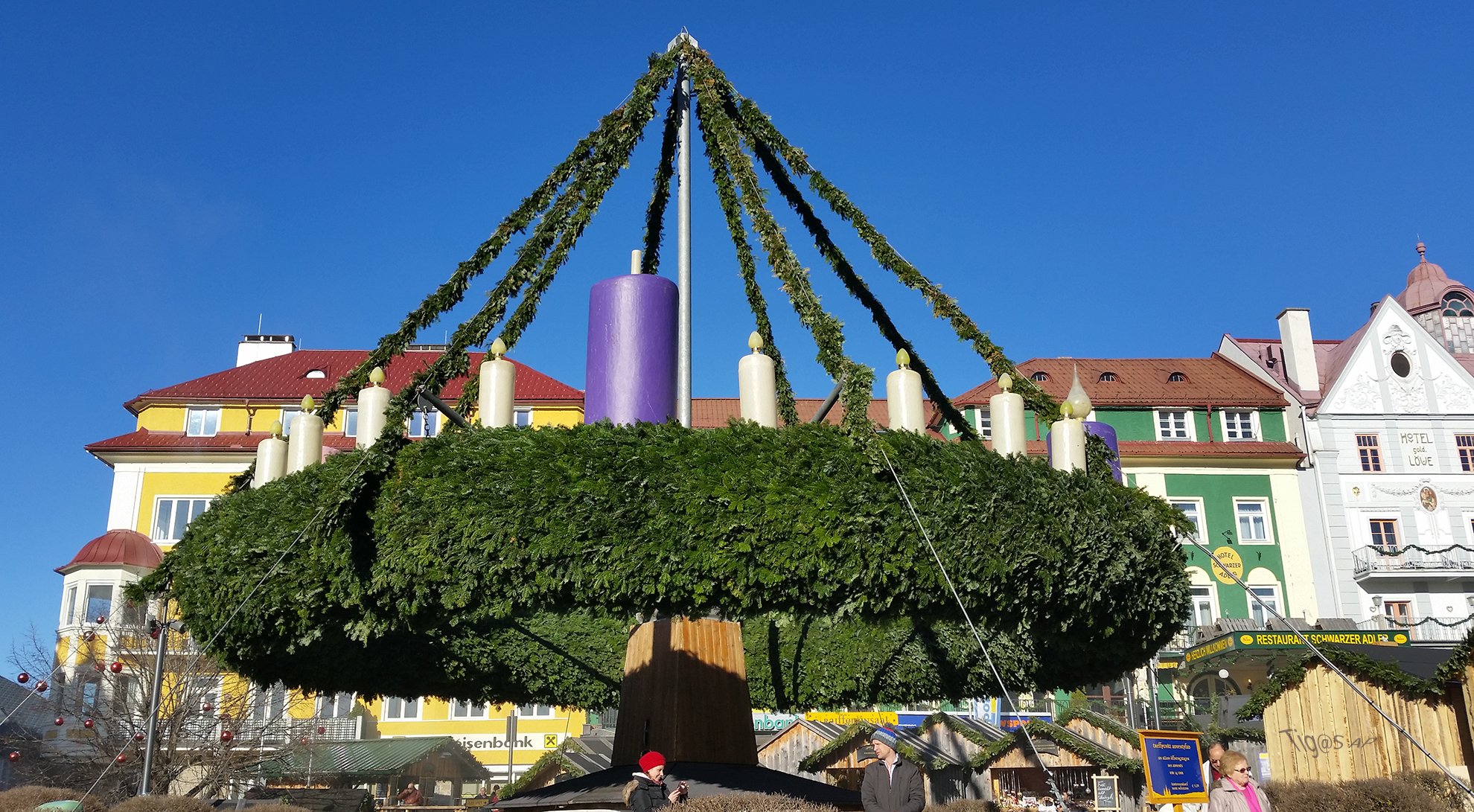 Couronne de l'Avent de Mariazell, la plus grande couronne de l'Avent du monde Couronne de l'Avent de Mariazell, la plus grande couronne de l'Avent du monde